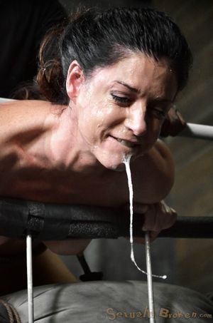 AVN Winner India Summer They do not come much hotter or eager then India Summer. She knows her way around cock well enough that ... 3