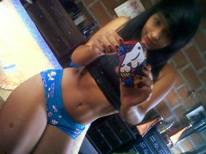 Curvy Latina selfshot