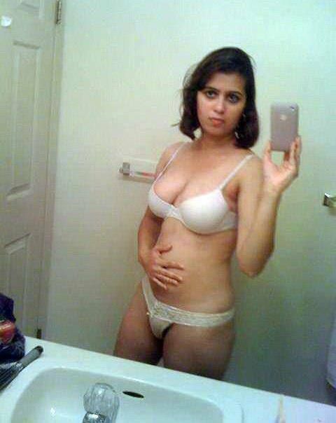 Sexy Babe on Bikini Selfie