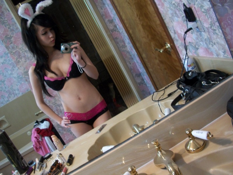 « Simone in red stockings » Jennie Reid – Bathing AMATEURS, ASIAN BRIANNA – ASIAN TEEN SELF SHOTS