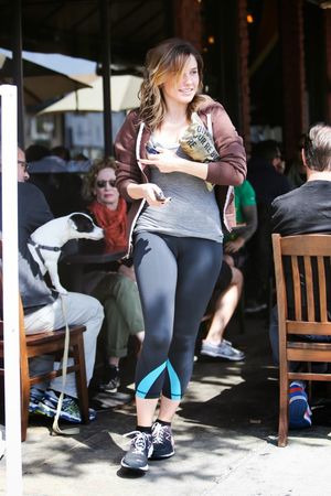Sophia Bush Massive Cameltoe At King’s Road Cafe In West Hollywood