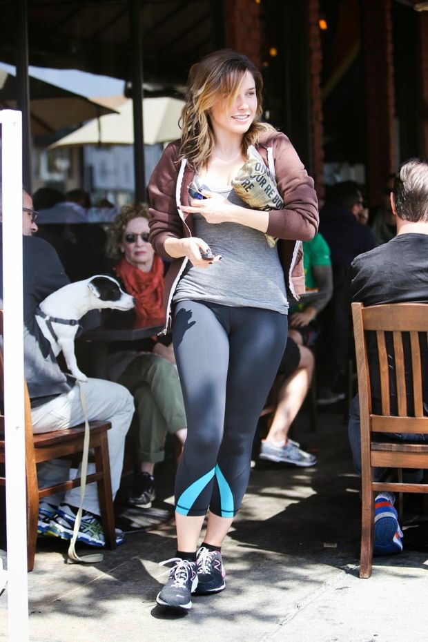 Sophia Bush Cameltoe At King’s Road Cafe In West Hollywood