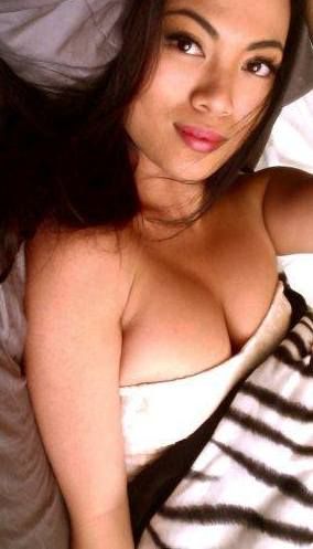 Sexy n Busty Girl Selfshot