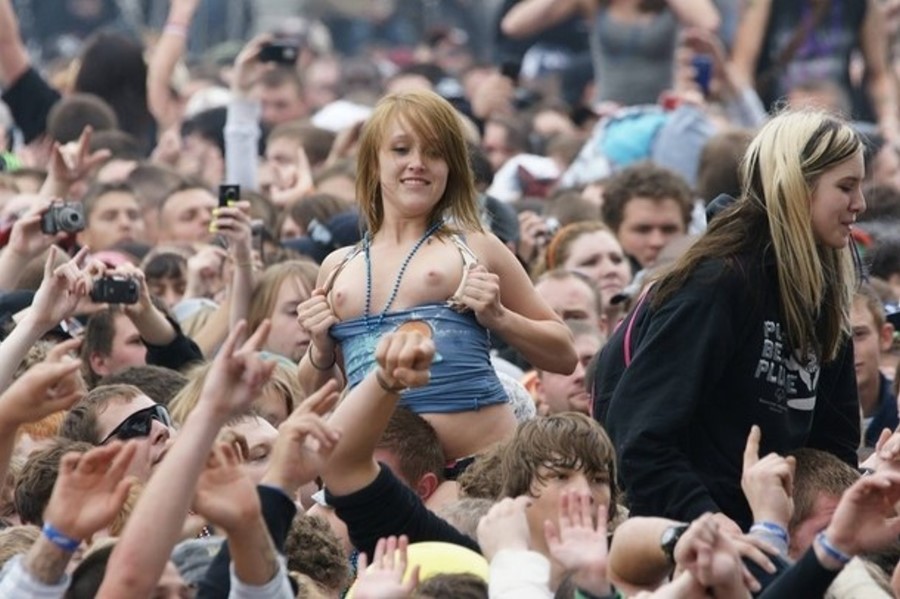 flashing boobs