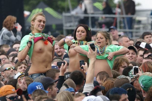 flashing boobs