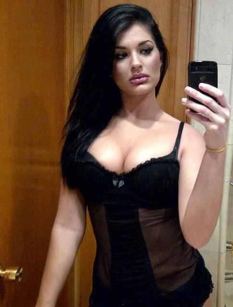 Busty n Sexy Teen Selfshot