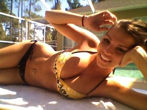 Amateur backyard hottie