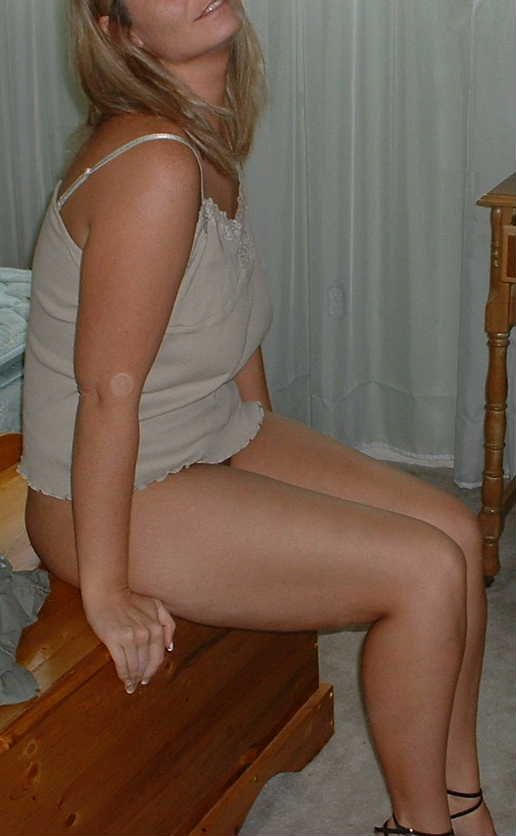 amat milf non nude waiting for it