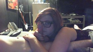 amateur webcam hottie rubs cock on her face