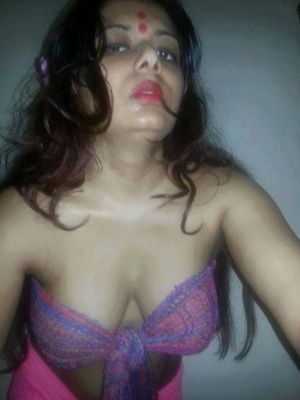 Hot n Beautiful Bhabhi Selfshot
