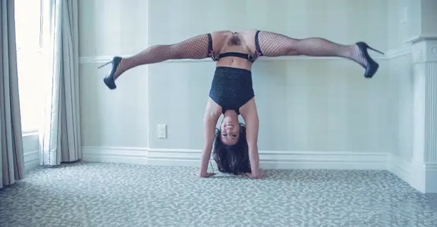 kelsi-monroe-shows-off