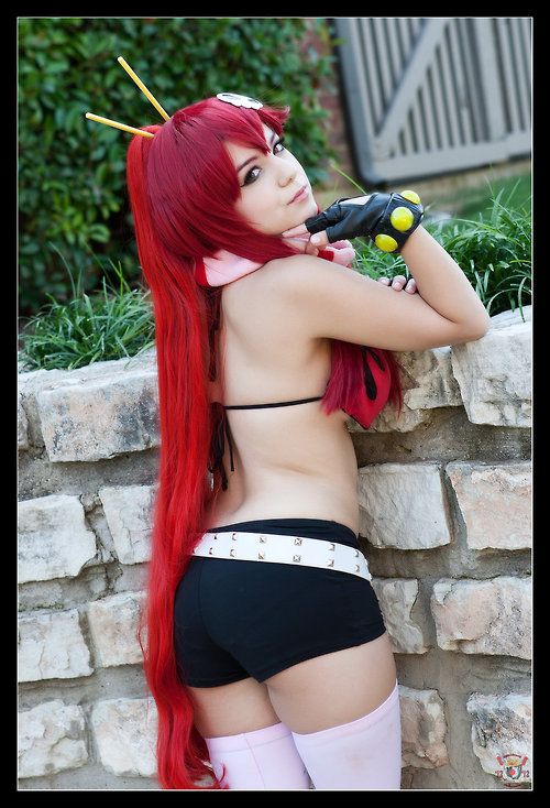 Yoko - Red Waterfall by Kuragiman