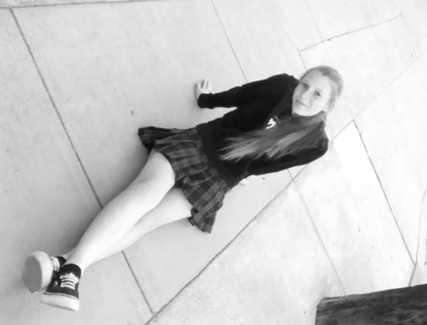 nice black & white selfpic girl with beautiful legs