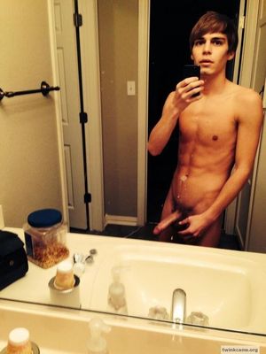 Amateur twink boy mirrorshot