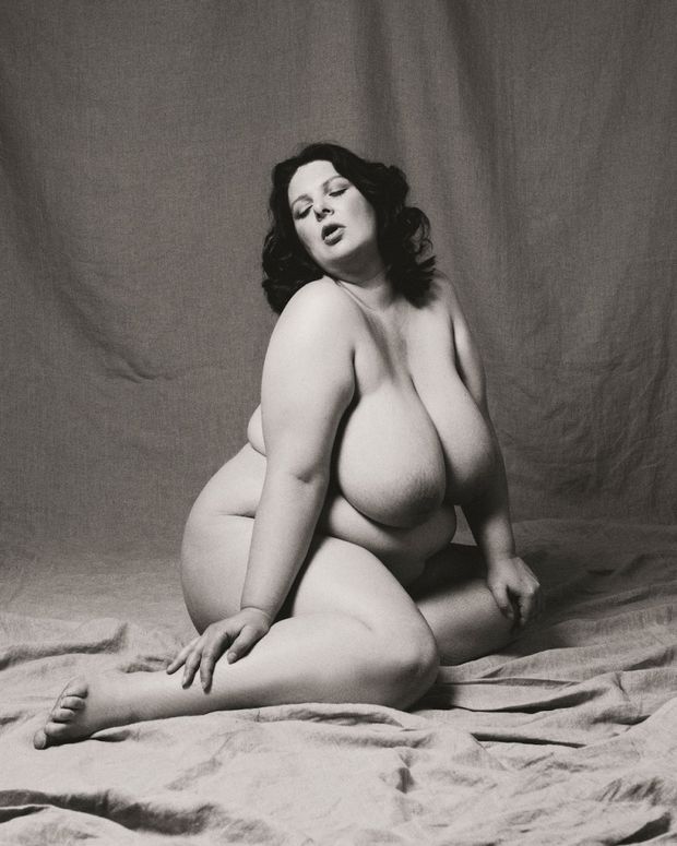 Gorgeous BBW in black & white