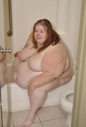 Red headed SSBBW in tub