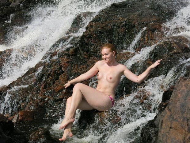 Quebecoise smale tits
