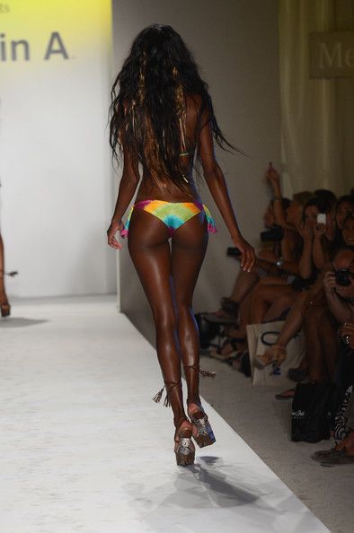 Hot ebony in heels