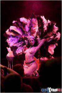 Lady-K-Line pendant son show Burlesque au salon Eropolis 2014
