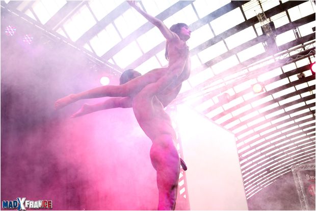 Allan Theo et Ava Courcelles pendant leur show au salon Eropolis 2014