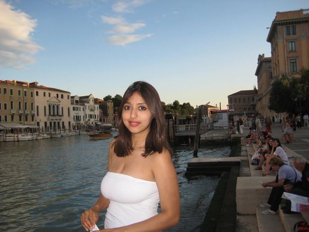 nice boobs ugly bitch!!! hahaha but she's so cute :D