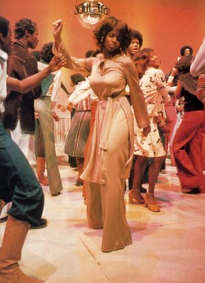 I'd love to see this vintage Soul Train dancer hottie naked and peep those big old titties!