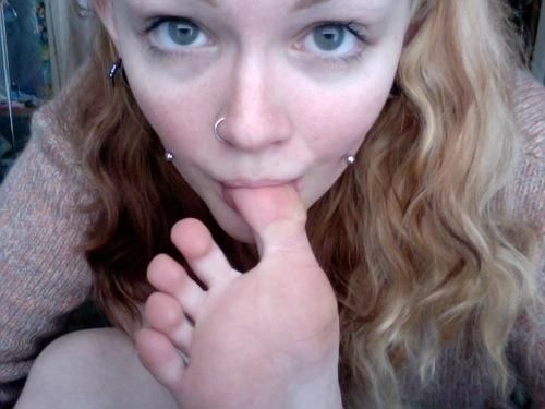 Self Girl Toe Licking