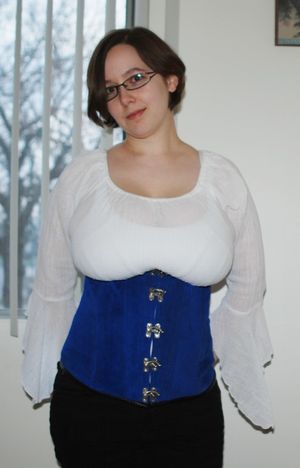 Kleio Lune non-nude really big tits - vestida y realmente grandes tetas