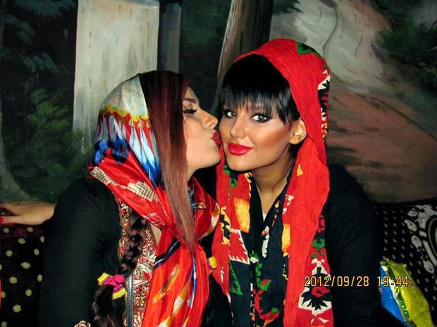 Sexy Lesbian Kiss