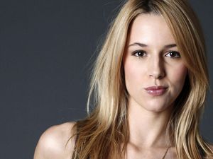Alona Tal lips are so tempting
