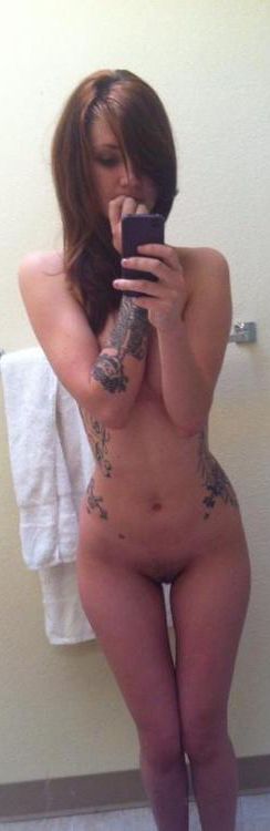 tattoo'd selfie showin us the goods