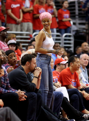 Tell me she is not hot and I will fuck you up, modafoca.