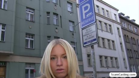 Kiara is having an argument with her boyfriend and now she is all alone. Thomas offer her cash for a hotel accommodation.