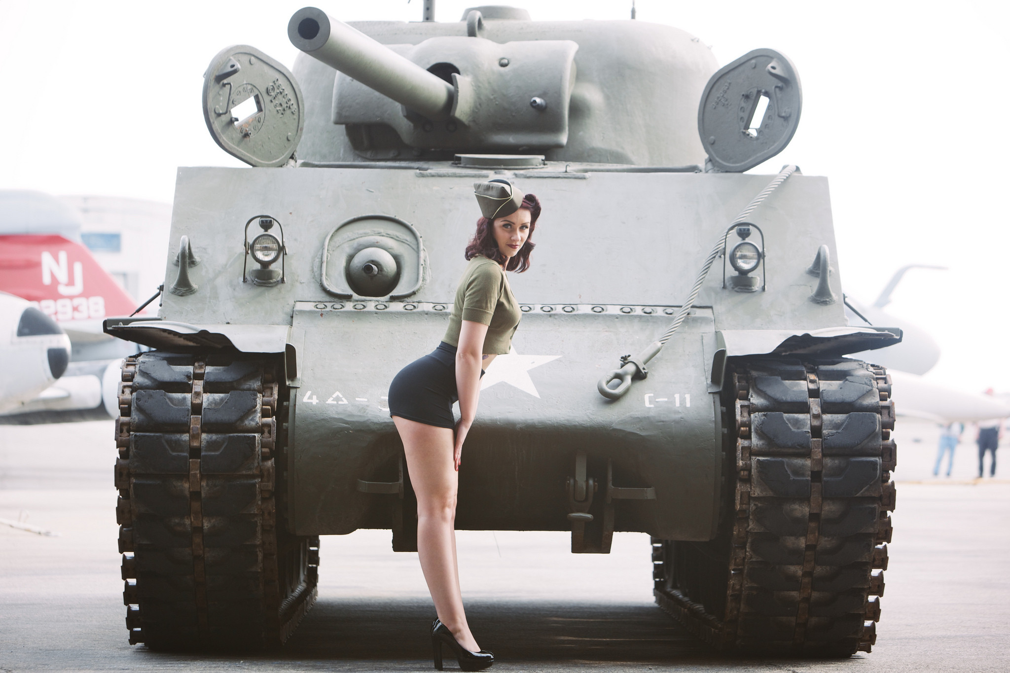 nice ass in front of a tank