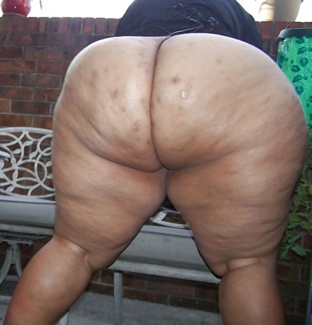 Monster Ass - Humongous shitter