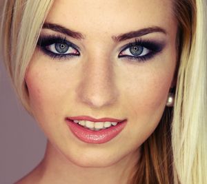 Diana Fox eyes are calling for sex !