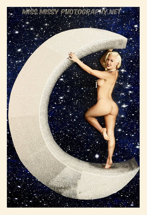 Happy Moonday everyone!  | Models: Missy Lisa | Photographer: Miss Missy Photography | Missy Lisa - Facebook