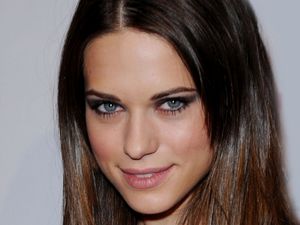 Lyndsy Fonseca deep blue eyes