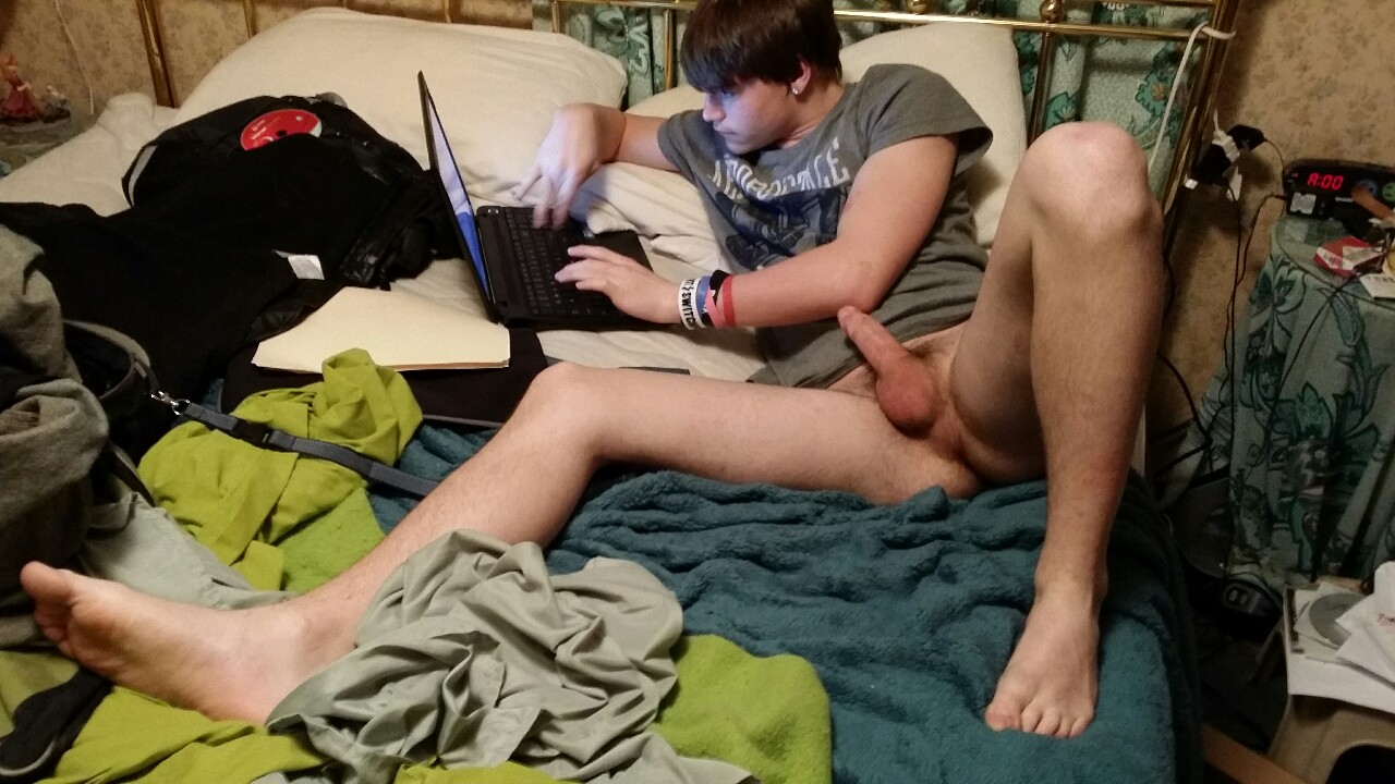 Looking for someone to jerk off on the web cam!