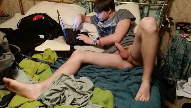 Looking for someone to jerk off on the web cam!