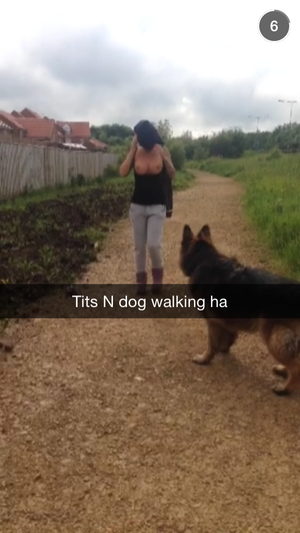 Man waiting photo from girl to nomdin