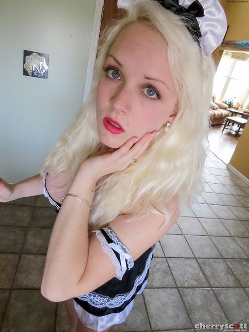 [Cherry Scott] Cherry Scott Sticks Feather Duster in Pussy