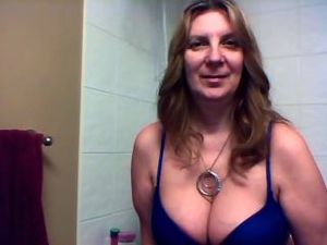 38 year old married cuckoldress. Love role playing!