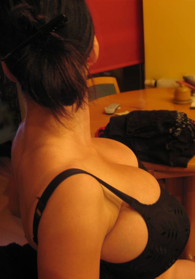 Look at that! Cleavage even from behind!