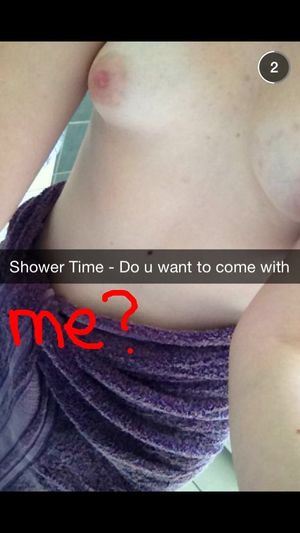 Man waiting photo from girl to nomdin