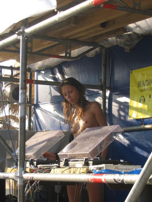 DJ