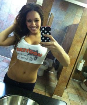 hot-Hooters-girls-20
