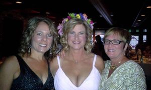 Candid mature still proud of her rack