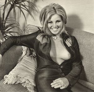 Super cute one boob flash retro