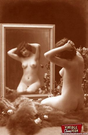 Vintage xxx - Some vintage girls standing - XXX Dessert - Picture 12
